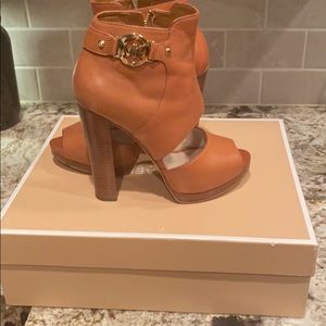 Michael Kors Leather Wyatt Open Toe Shoes